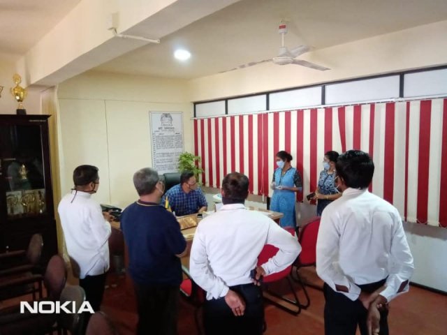 දිවා රෑ නොතකමින් සේවයේ යෙදෙන කාර්ය මණ්ඩලය...